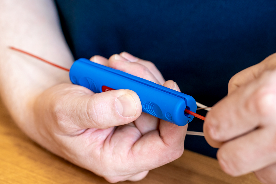 LWL Fibre Tube No. 2 | nástroj na odizolovanie špeciálnych nárazníkových trubíc z káblov z optických vlákien