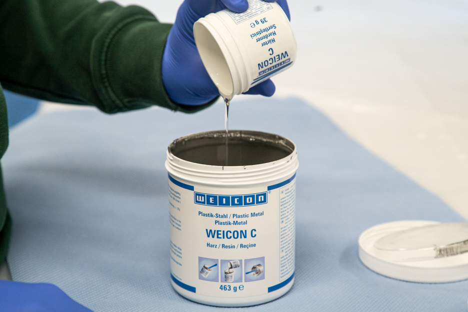 WEICON C | systém epoxidovej živice plnený hliníkom na opravy a tvarovanie