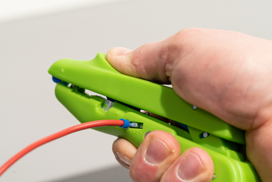 Duo-Crimp No. 300 Green Line | Odizolovacie náradie je vyrobené až z 97 % z obnoviteľných surovín, na odizolovanie a krimpovanie, pracovný rozsah 0,5 mm² - 6,0 mm²