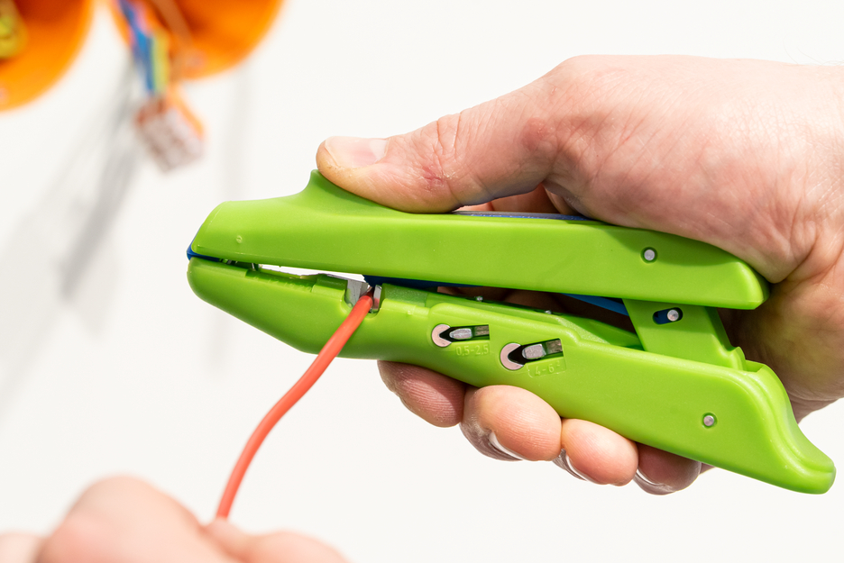 Duo-Crimp No. 300 Green Line | Odizolovacie náradie je vyrobené až z 97 % z obnoviteľných surovín, na odizolovanie a krimpovanie, pracovný rozsah 0,5 mm² - 6,0 mm²