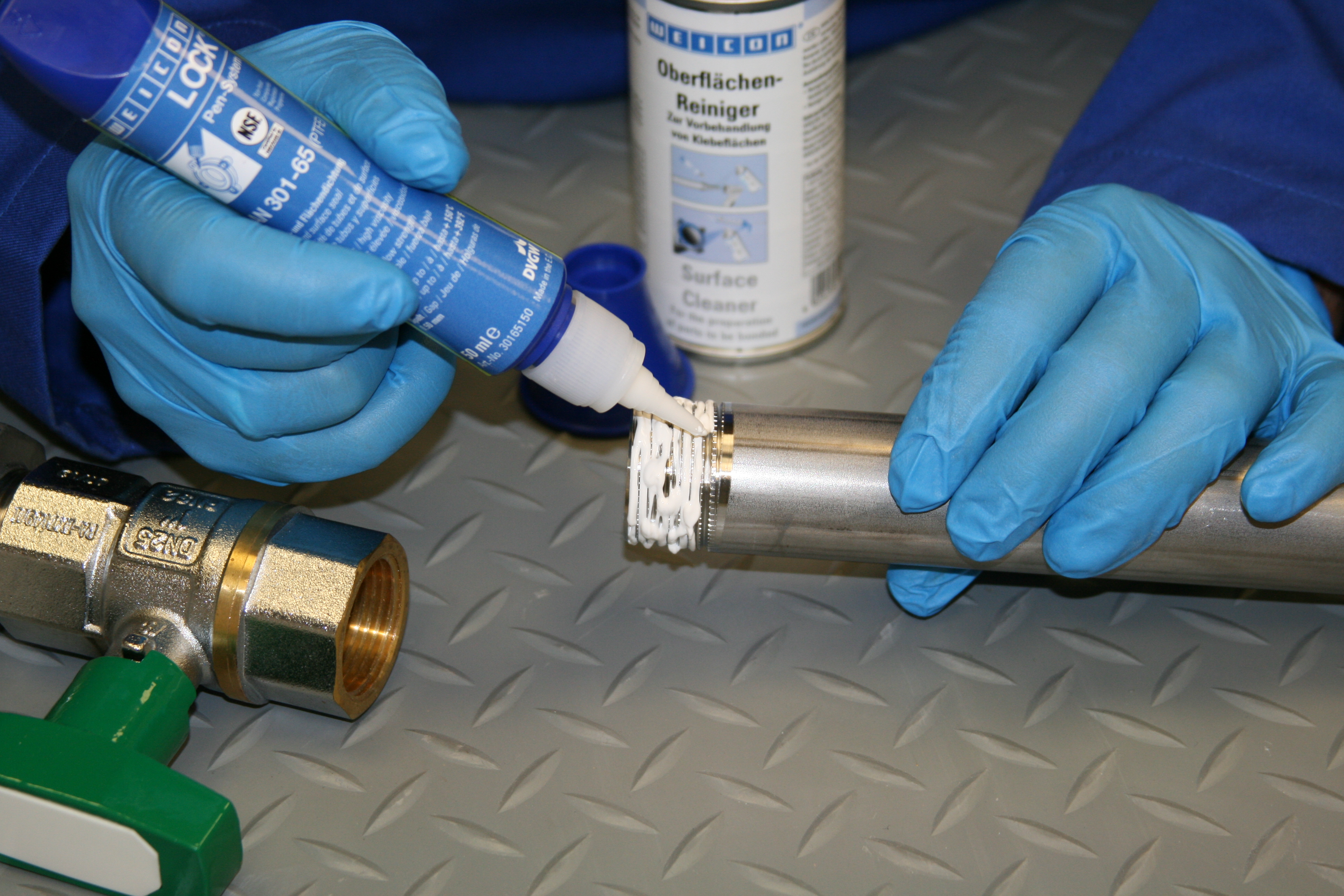 WEICONLOCK® AN 301-65 tesnenie rúrkových závitov a plošné tesnenie | s PTFE, stredná pevnosť, so schválením pre pitnú vodu