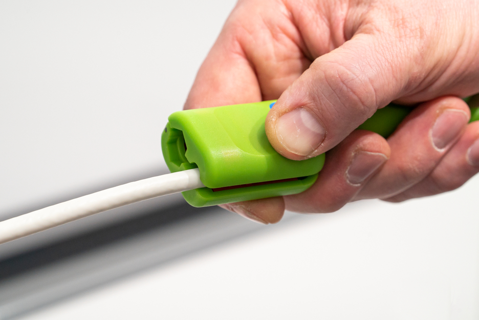 Coax-Stripper No. 1 F Plus Green Line - vhodný pre F-skrutkové konektory | Odizolovacie náradie je vyrobené až z 97 % z obnoviteľných surovín I na odizolovanie a odizolovanie koaxiálnych káblov vrátane pomôcky na odkrútenie