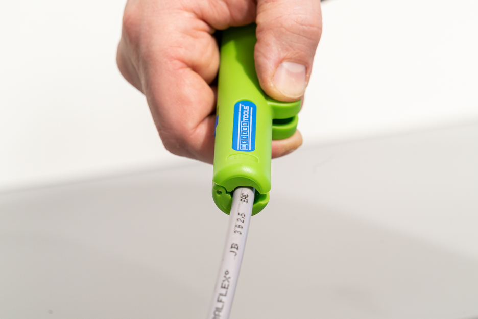 Round Cable Stripper No. 13 Green Line | Odizolovacie náradie je vyrobené až z 97 % z obnoviteľných surovín I na odizolovanie všetkých bežných kruhových káblov I pracovný rozsah Ø 6,0 - 13,0 mm