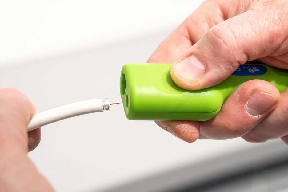 Coax-Stripper No. 1 F Plus Green Line - vhodný pre F-skrutkové konektory | Odizolovacie náradie je vyrobené až z 97 % z obnoviteľných surovín I na odizolovanie a odizolovanie koaxiálnych káblov vrátane pomôcky na odkrútenie