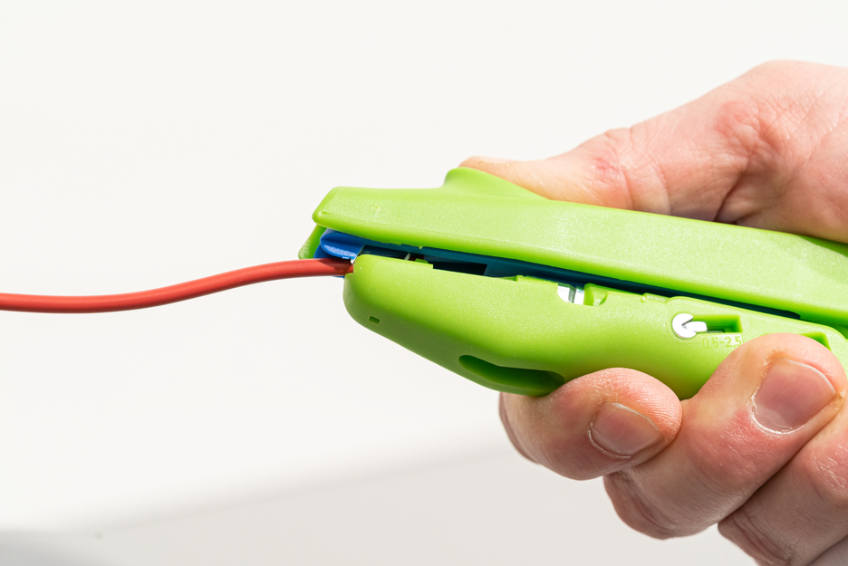 Duo-Crimp No. 300 Green Line | Odizolovacie náradie je vyrobené až z 97 % z obnoviteľných surovín, na odizolovanie a krimpovanie, pracovný rozsah 0,5 mm² - 6,0 mm²
