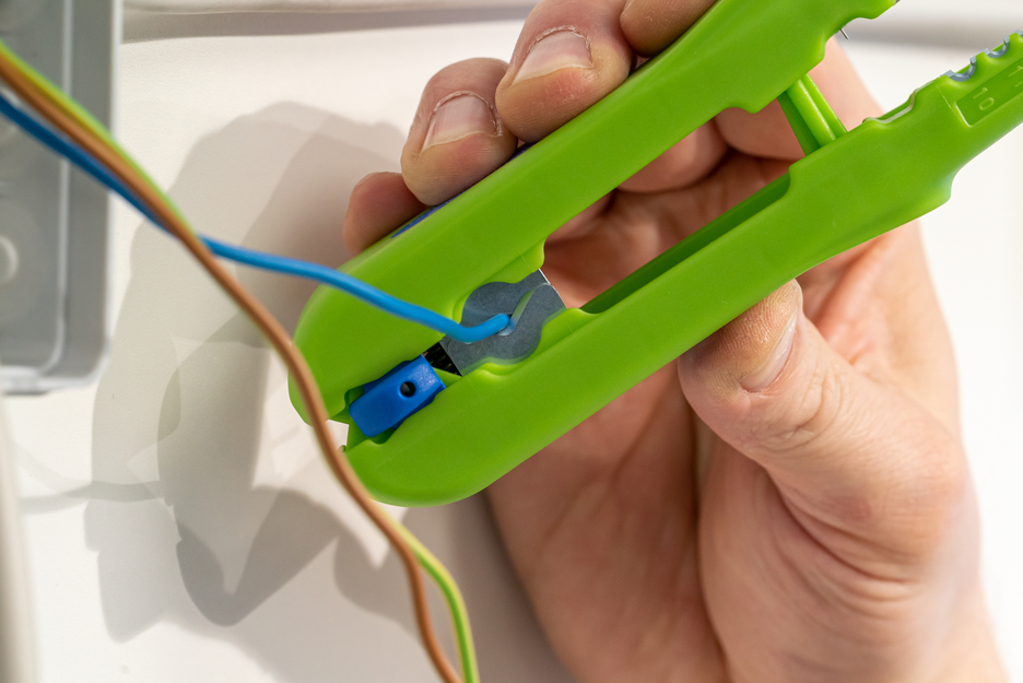 Multi-Stripper No. 400 Green Line | Odizolovacie náradie je vyrobené až z 97 % z obnoviteľných surovín, multifunkčný odizolovač, odizolovanie pracovnej plochy 0,5 - 6,0 mm² / odizolovanie Ø 8 - 13 mm