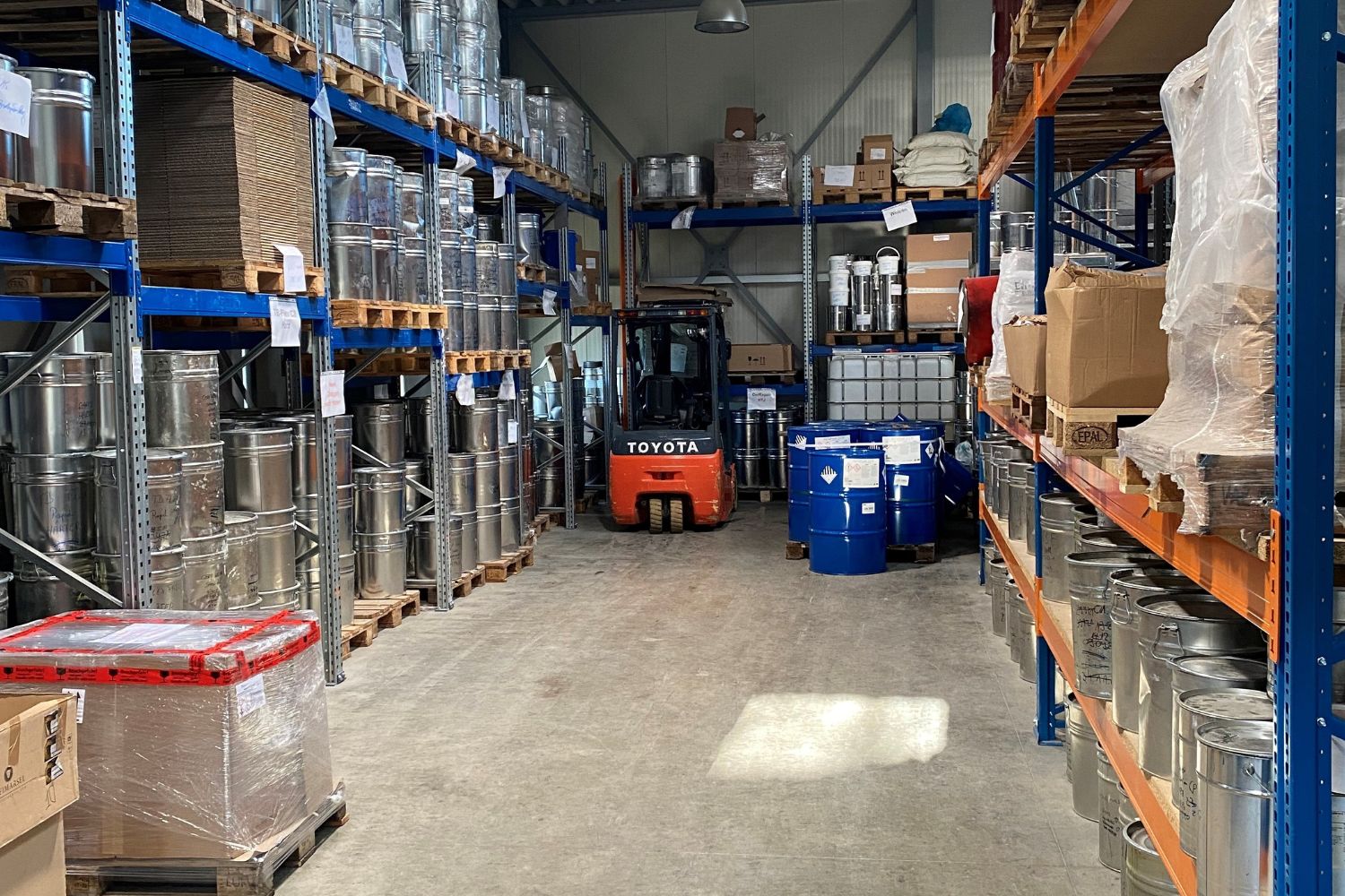 Sklad veľkých kanistrov