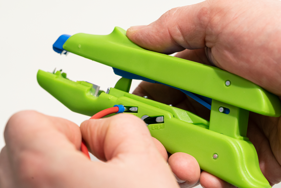 Duo-Crimp No. 300 Green Line | Odizolovacie náradie je vyrobené až z 97 % z obnoviteľných surovín, na odizolovanie a krimpovanie, pracovný rozsah 0,5 mm² - 6,0 mm²