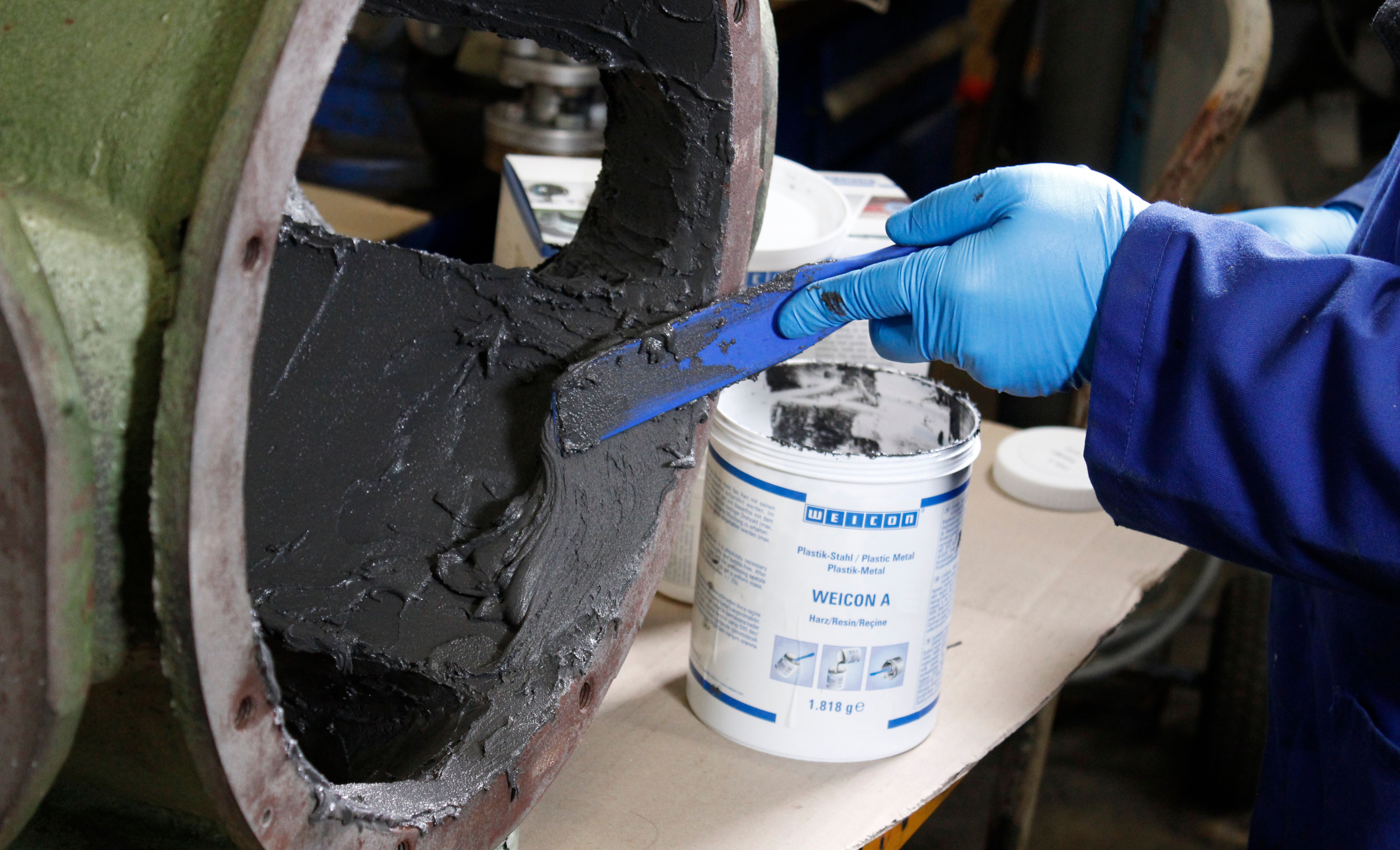 Opravná hmota sa nanáša do čerpadla