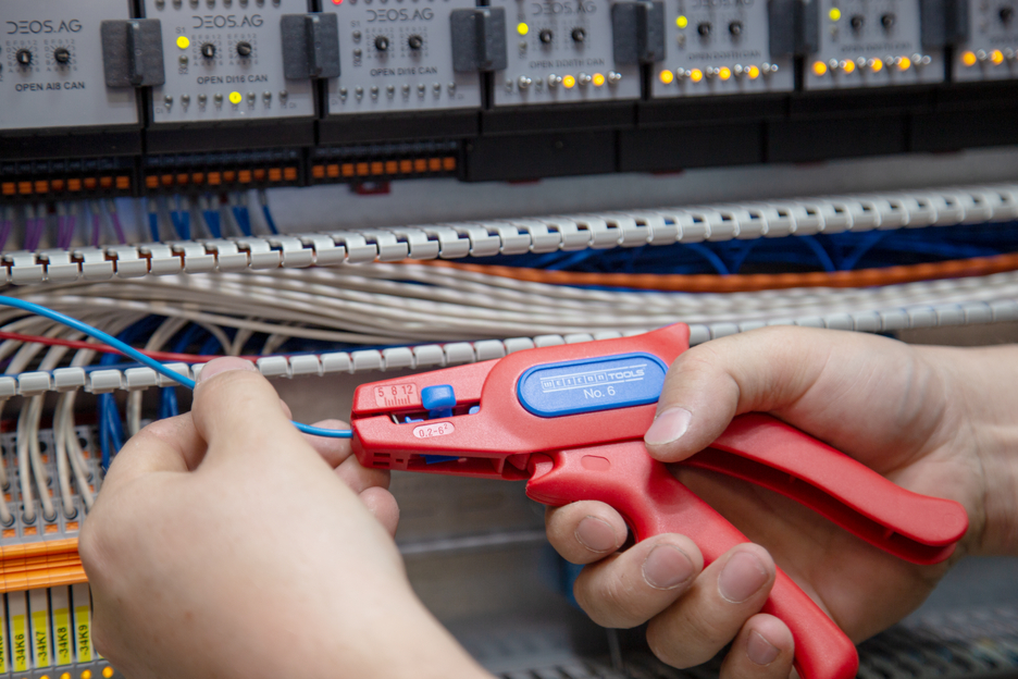 Odstraňovacie kliešte č. 6 | pre prácu pod napätím do 1 000 voltov | pracovný rozsah 0,2 - 6,0 mm²