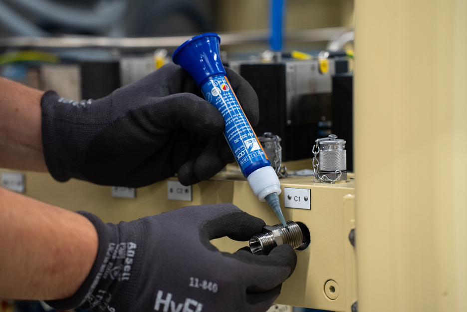 WEICONLOCK® AN 302-80 tesnenie na rúrkové závity a plošné spoje  | pre pasívne materiály, vysoká pevnosť
