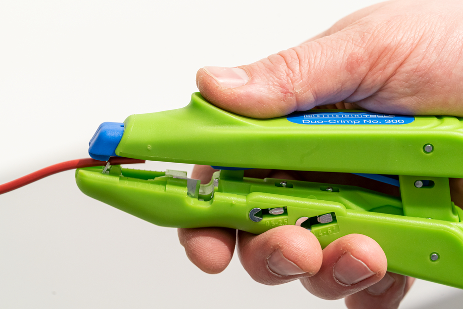 Duo-Crimp No. 300 Green Line | Odizolovacie náradie je vyrobené až z 97 % z obnoviteľných surovín, na odizolovanie a krimpovanie, pracovný rozsah 0,5 mm² - 6,0 mm²