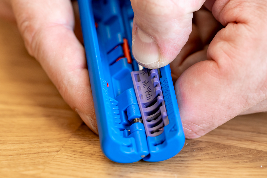 Profibus Stripper No. 2 | nástroj na odizolovanie napr. pre tienené dátové káble Profibus