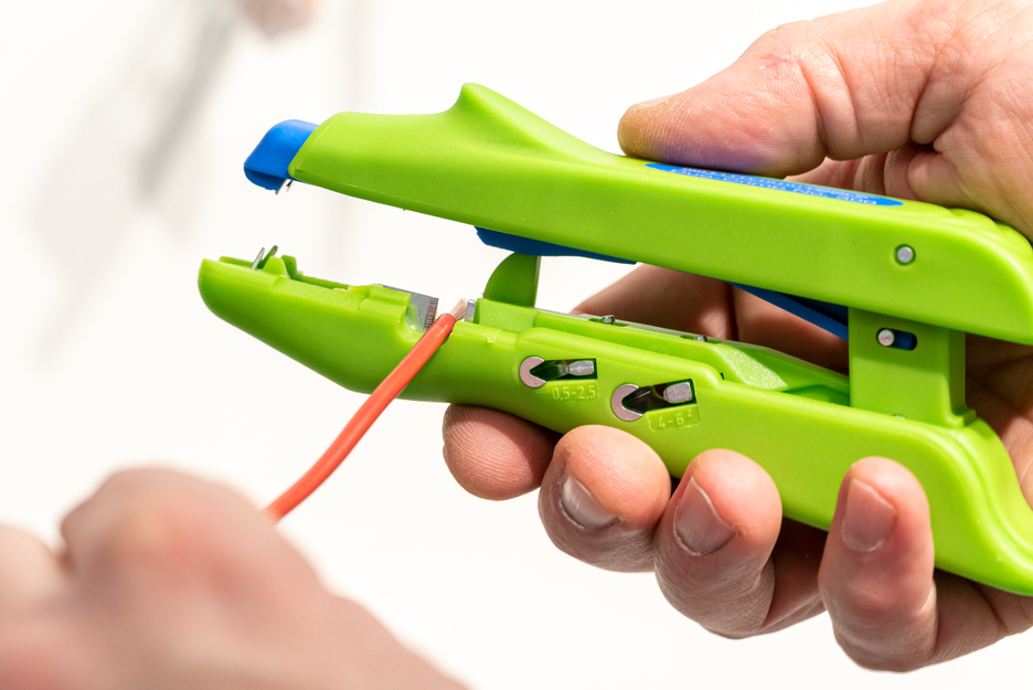 Duo-Crimp No. 300 Green Line | Odizolovacie náradie je vyrobené až z 97 % z obnoviteľných surovín, na odizolovanie a krimpovanie, pracovný rozsah 0,5 mm² - 6,0 mm²